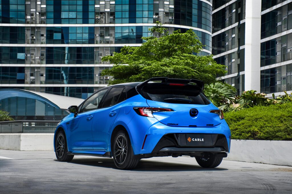 toyota-corolla-hatchback-hybrid6-back