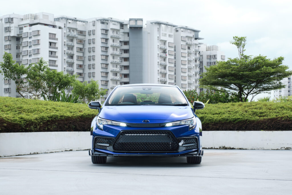 toyota-corolla-sedan-hybrid1-front