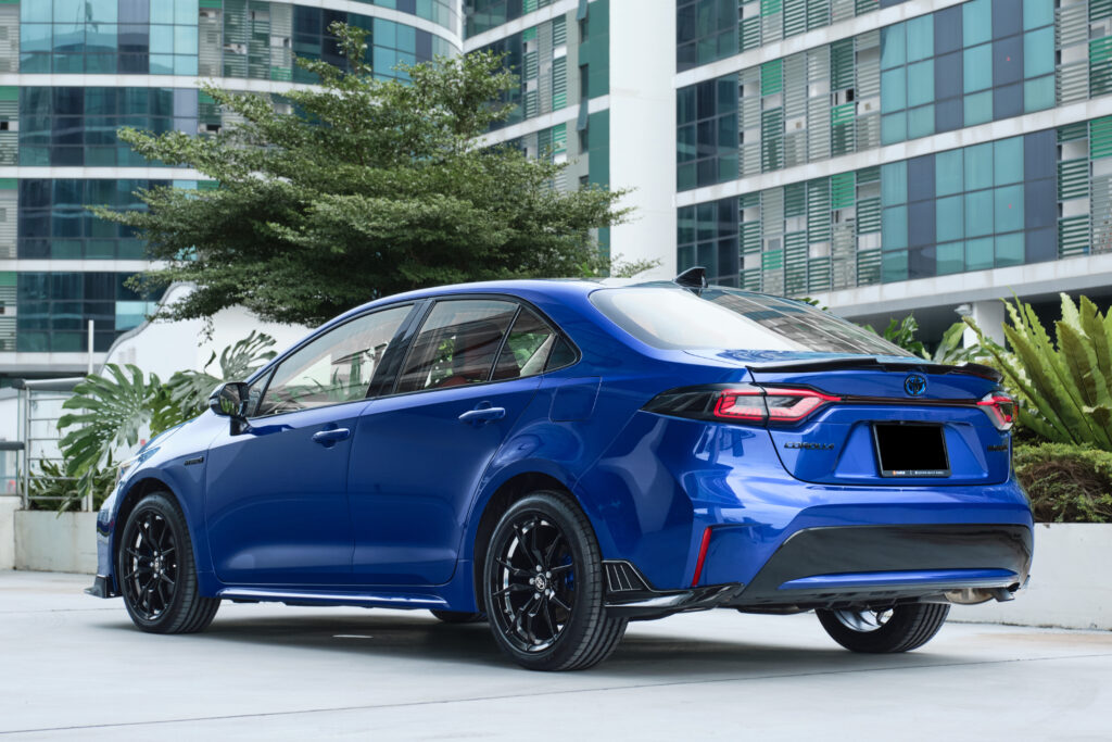 toyota-corolla-sedan-hybrid10-back